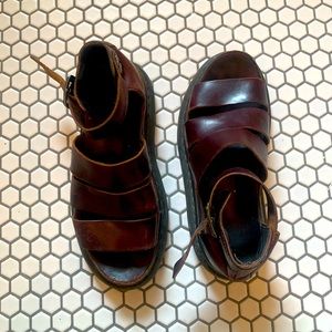 Womens 39 Mens 42.5 Dr. Martens sandals
